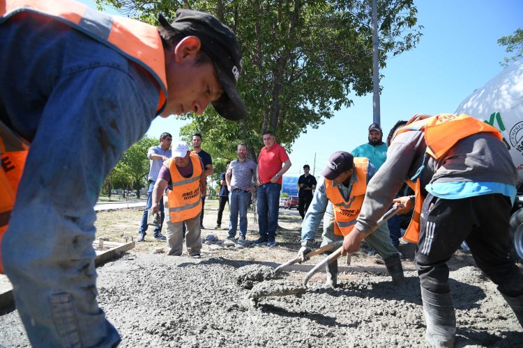 Jofré dialogó con vecinos durante una recorrida de inspección de obras que se ejecutan en la ciudad