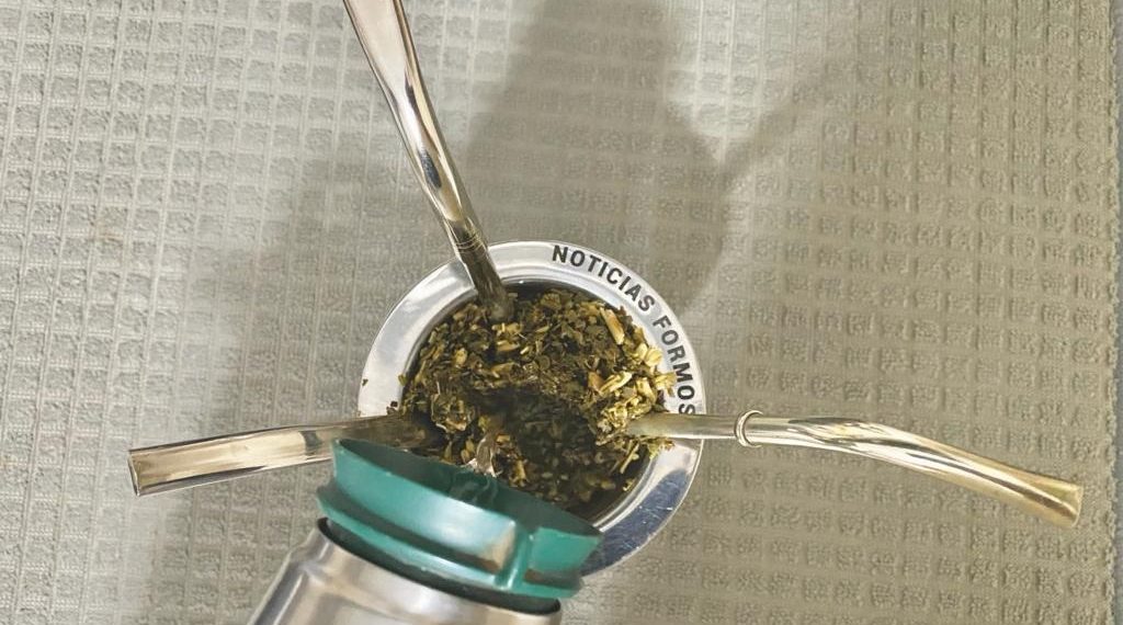 Por la suba de casos covid recomiendan «no compartir las bombillas del mate»