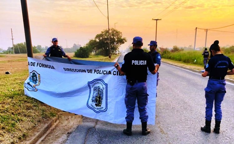 Una motociclista de 28 años chocó columna de alumbrado público y falleció
