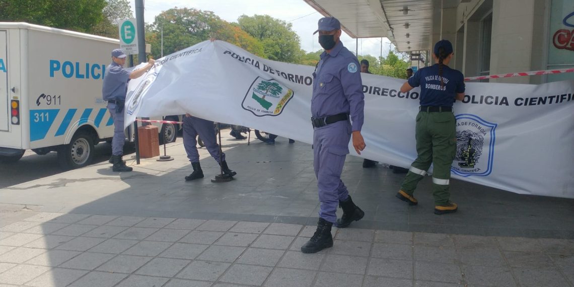 Falleció un hombre «en la vereda, frente a la plaza»
