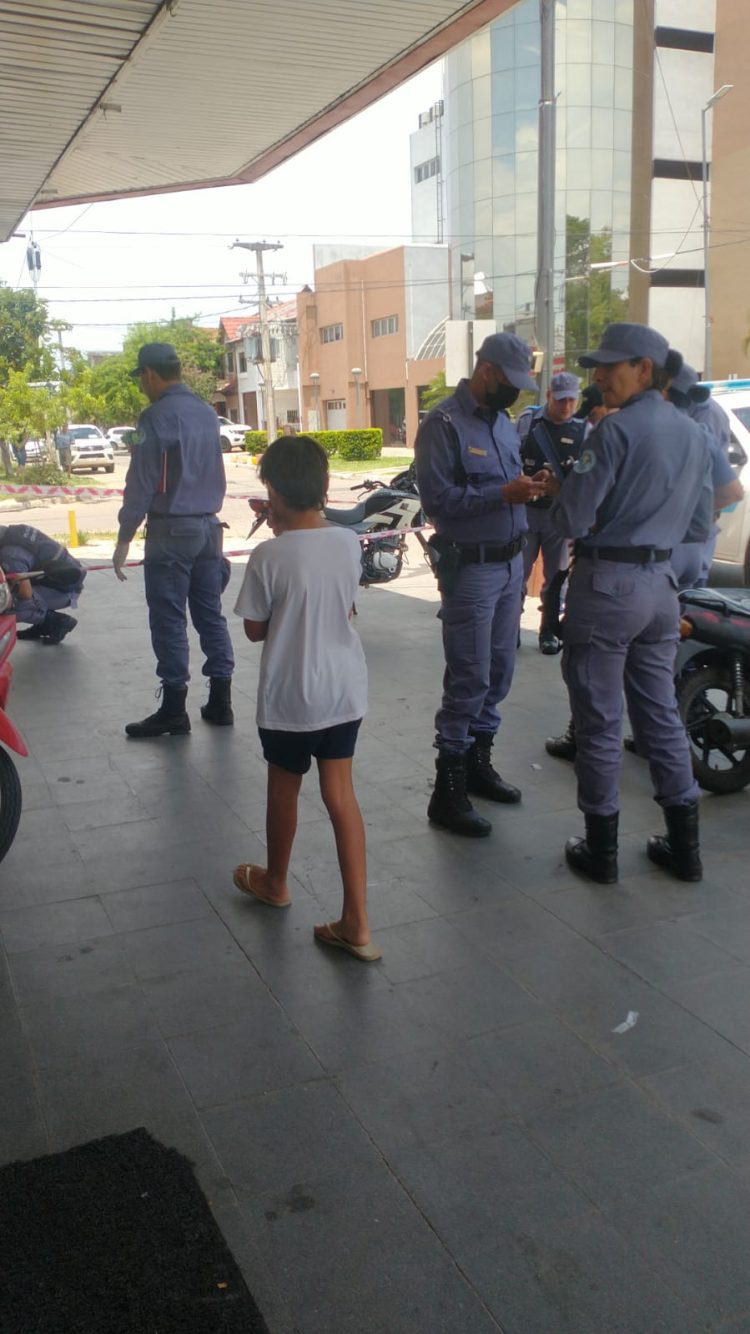 Falleció un hombre «en la vereda, frente a la plaza»