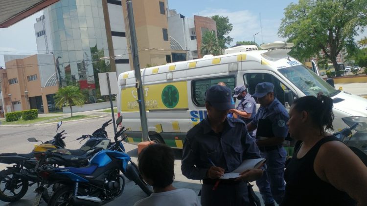 Falleció un hombre «en la vereda, frente a la plaza»