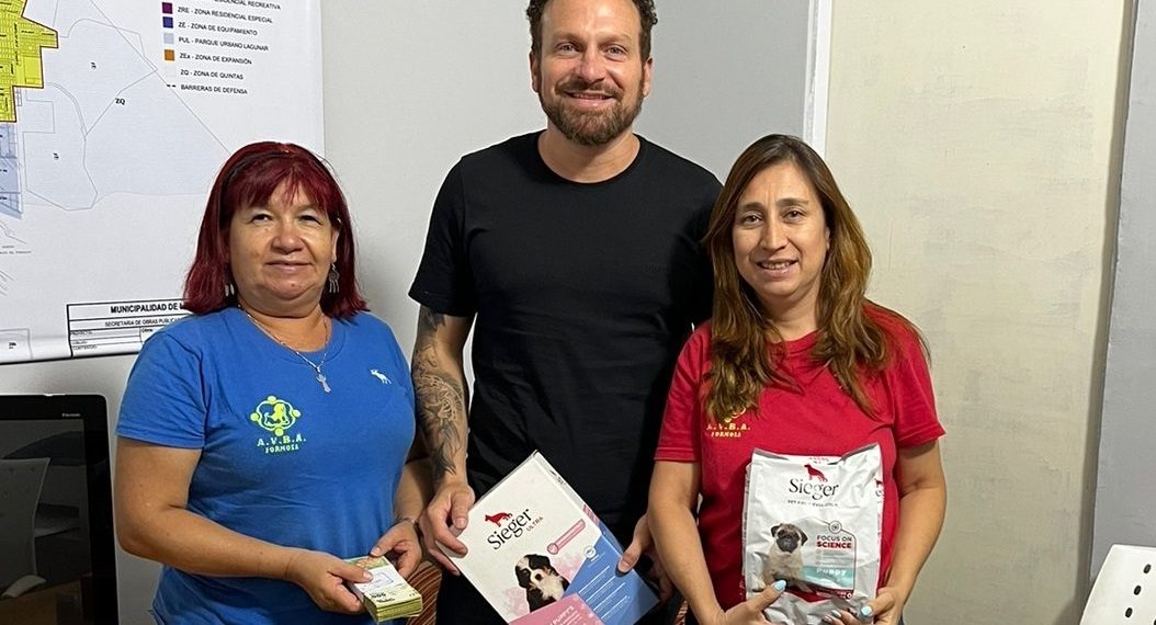 Colaboraciones de «Pepe Guapo» Ocampo: ahora fue para voluntarias que trabajan con mascotas