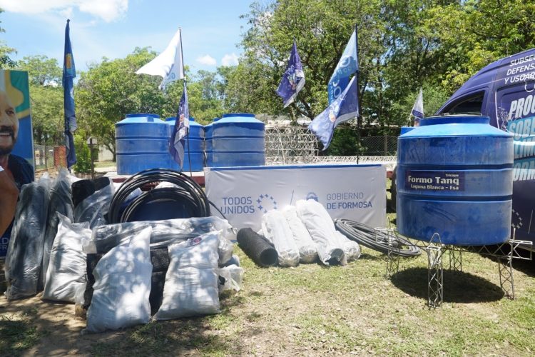 Entregaron herramientas a productores de Riacho He Hé y Tres Lagunas