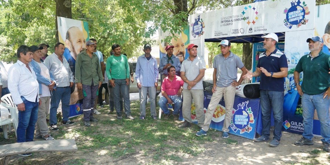Entregaron herramientas a productores de Riacho He Hé y Tres Lagunas