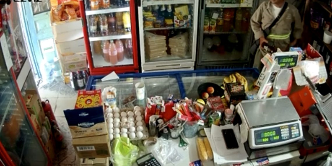 Robó una moto y apuntó con una tumbera a los uniformados