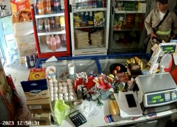 Robó una moto y apuntó con una tumbera a los uniformados