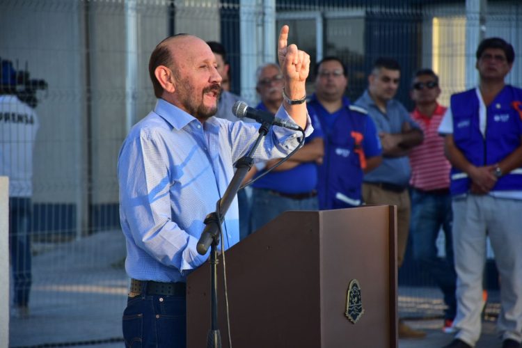 Gildo Insfrán: “Nosotros hicimos piletas en serio en un espacio de tres hectáreas, no para la ilusión óptica”