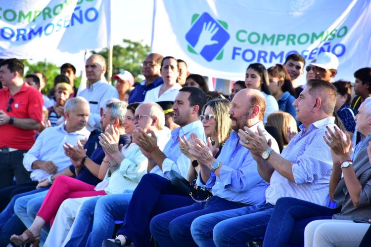 Gildo Insfrán: “Nosotros hicimos piletas en serio en un espacio de tres hectáreas, no para la ilusión óptica”