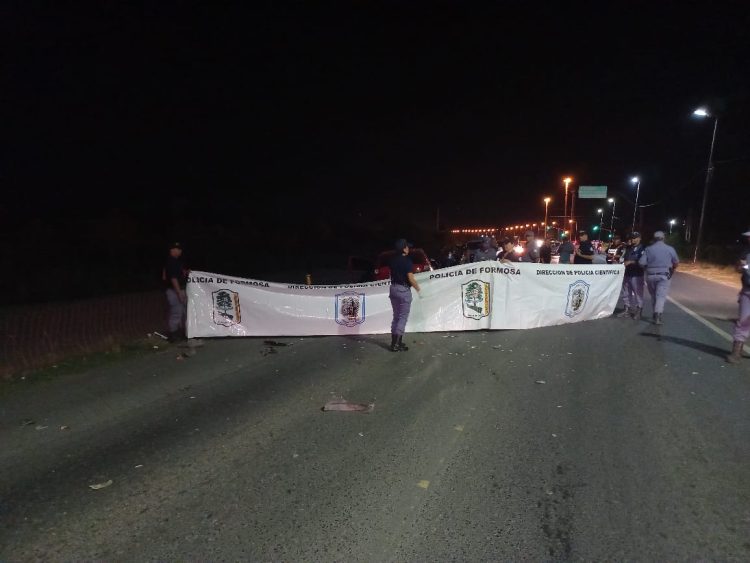 Ruta 11: un motociclista chocó con un auto y murió