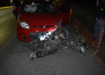 Ruta 11: un motociclista chocó con un auto y murió