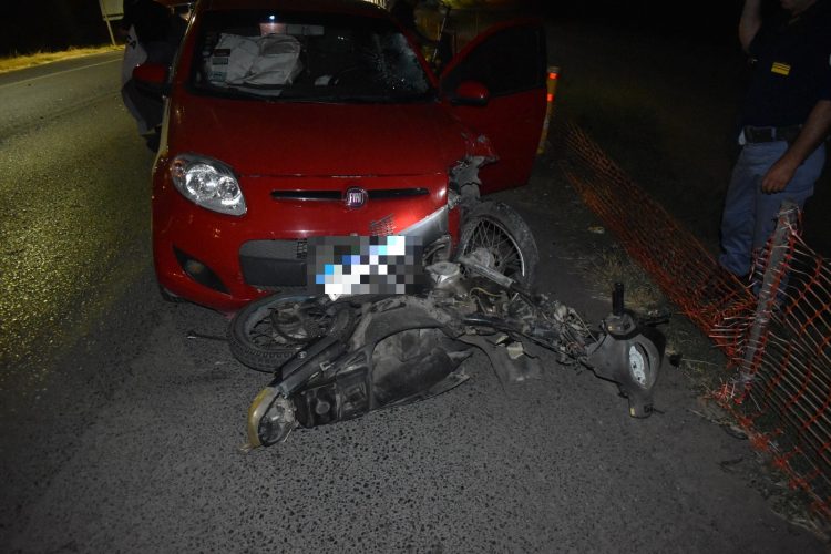 Ruta 11: un motociclista chocó con un auto y murió