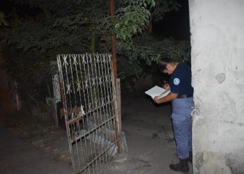 Desobedeció una orden judicial, lo agredieron a machetazos y la policía lo detuvo