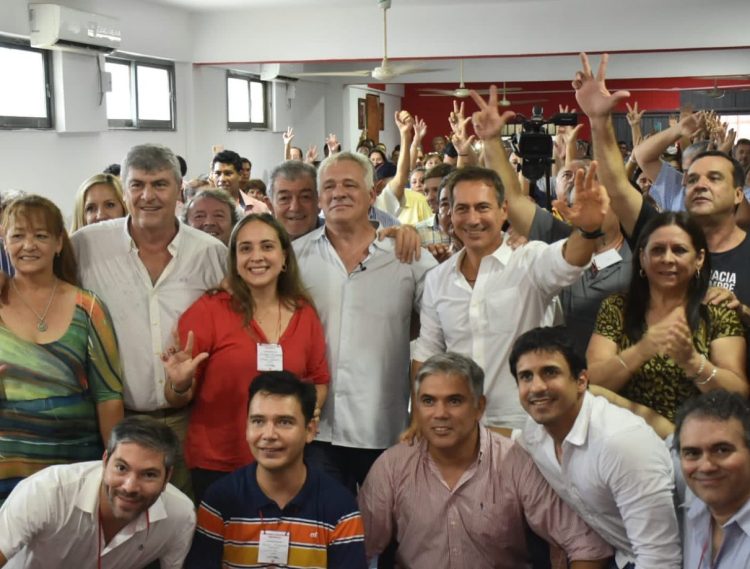 Con la idea de «unir a la oposición», Carbajal es el candidato a gobernador de la UCR