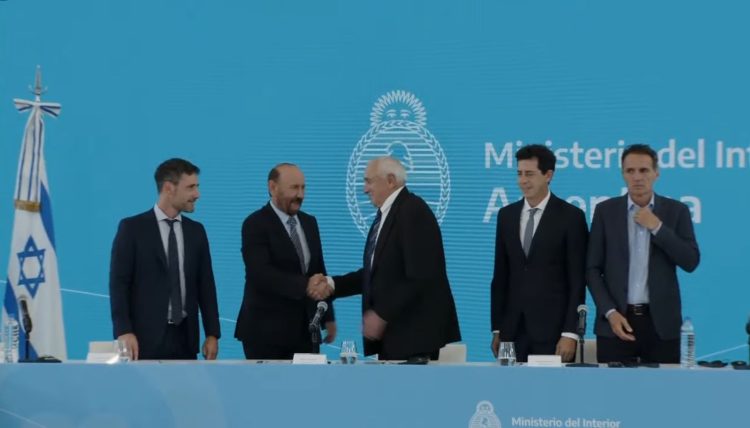 Gildo Insfrán firmó convenio de cooperación con Israel «por el manejo del agua»