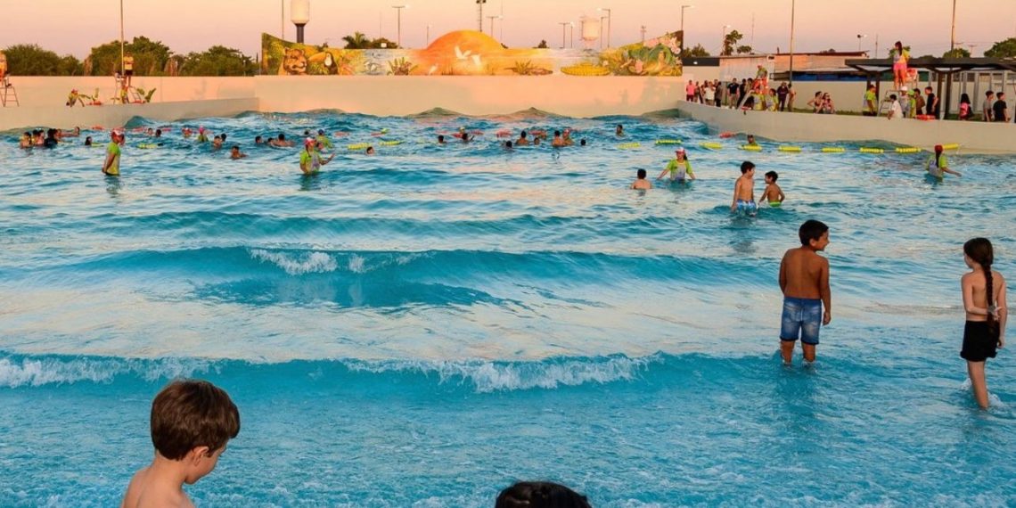 Inauguraron la ampliación del Parque Acuático “17 de Octubre”, con simulador de olas