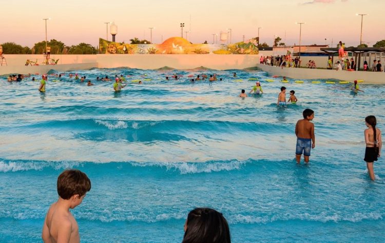 Inauguraron la ampliación del Parque Acuático “17 de Octubre”, con simulador de olas