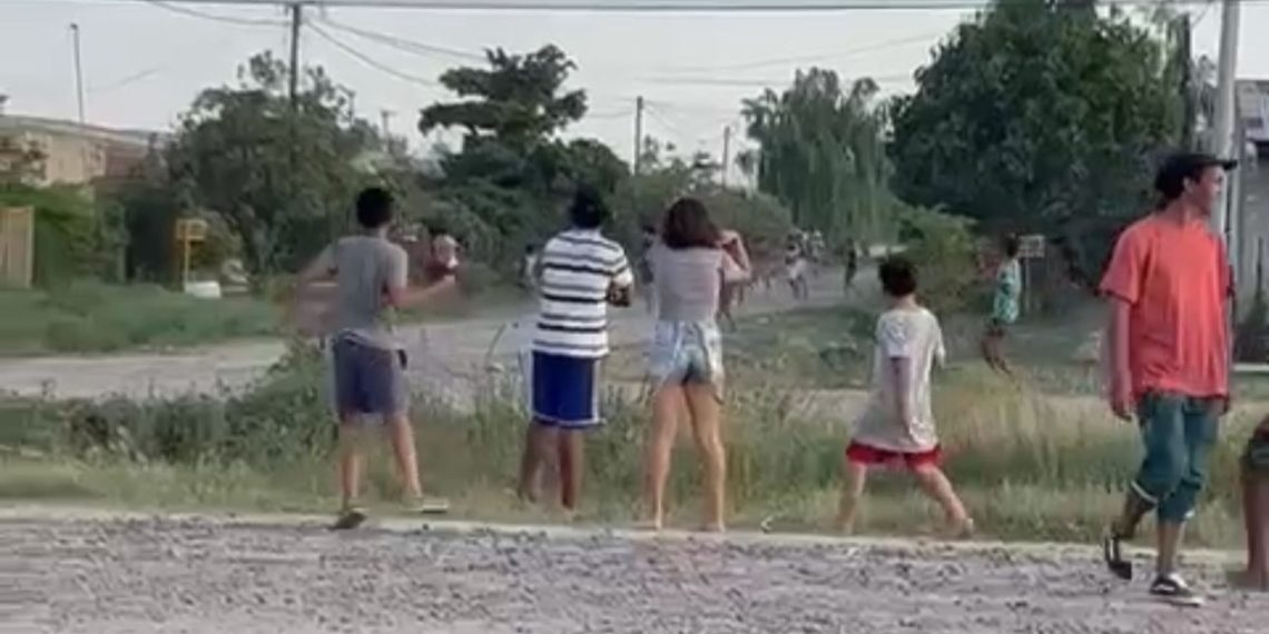 Se desafiaron a pelear por las redes, y lo hicieron (video)