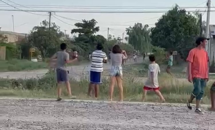 Se desafiaron a pelear por las redes, y lo hicieron (video)