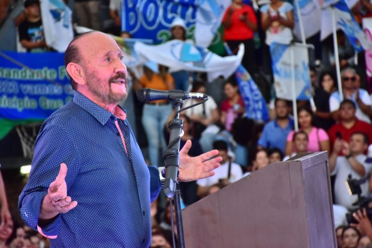 El piropo de Insfrán a las mujeres formoseñas: “Son muy especiales para mí. Fieles custodias de mi corazón, las amo»