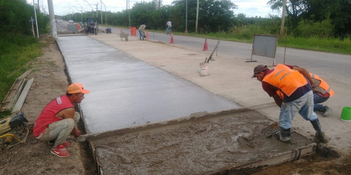 Continúan las obras de bacheo sobre la avenida Maradona