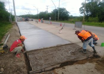 Continúan las obras de bacheo sobre la avenida Maradona