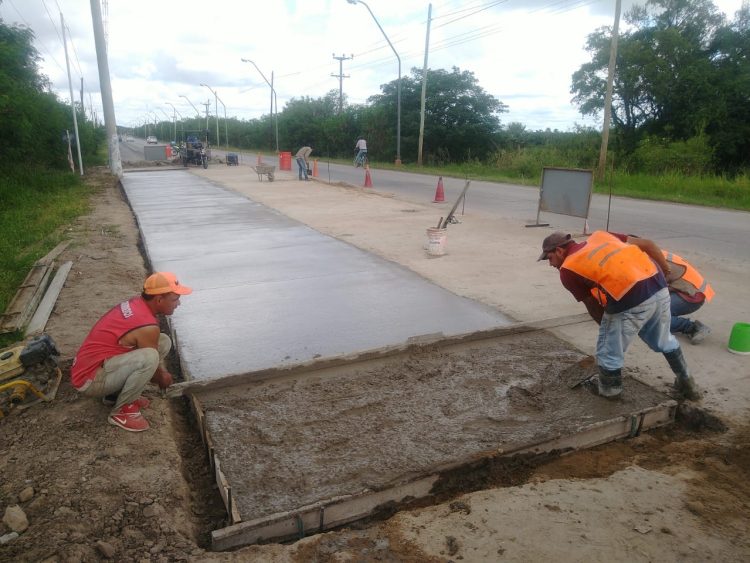 Continúan las obras de bacheo sobre la avenida Maradona