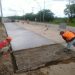 Continúan las obras de bacheo sobre la avenida Maradona