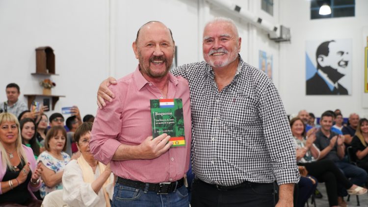 Insfrán acompañó la presentación de un libro del ex concejal Bazán