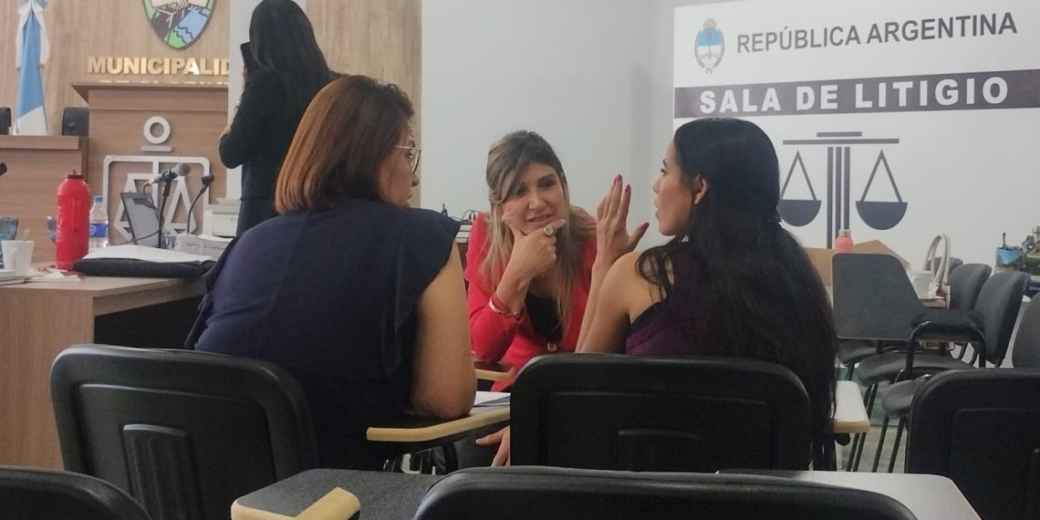 Con la ayuda de una intérprete, jueza pudo explicar a una sordomuda víctima de abuso el proceso judicial