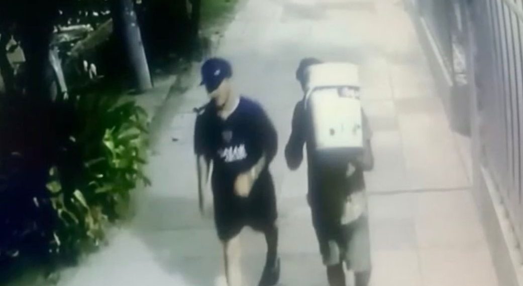 Robó un balde con agua!!! (video)