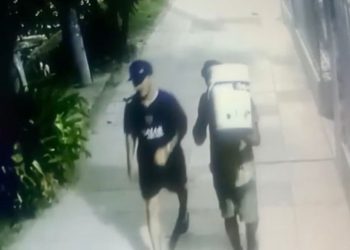 Robó un balde con agua!!! (video)