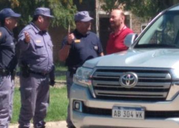 El gobernador llegó al barrio donde se produjo el incendio