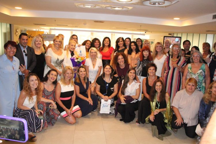 Paula Cattáneo recibió el premio “Mujer Destacada” a nivel nacional