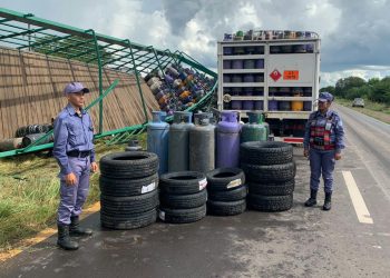 Transportaba gas, volcó y encontraron cubiertas ingresadas de contrabando