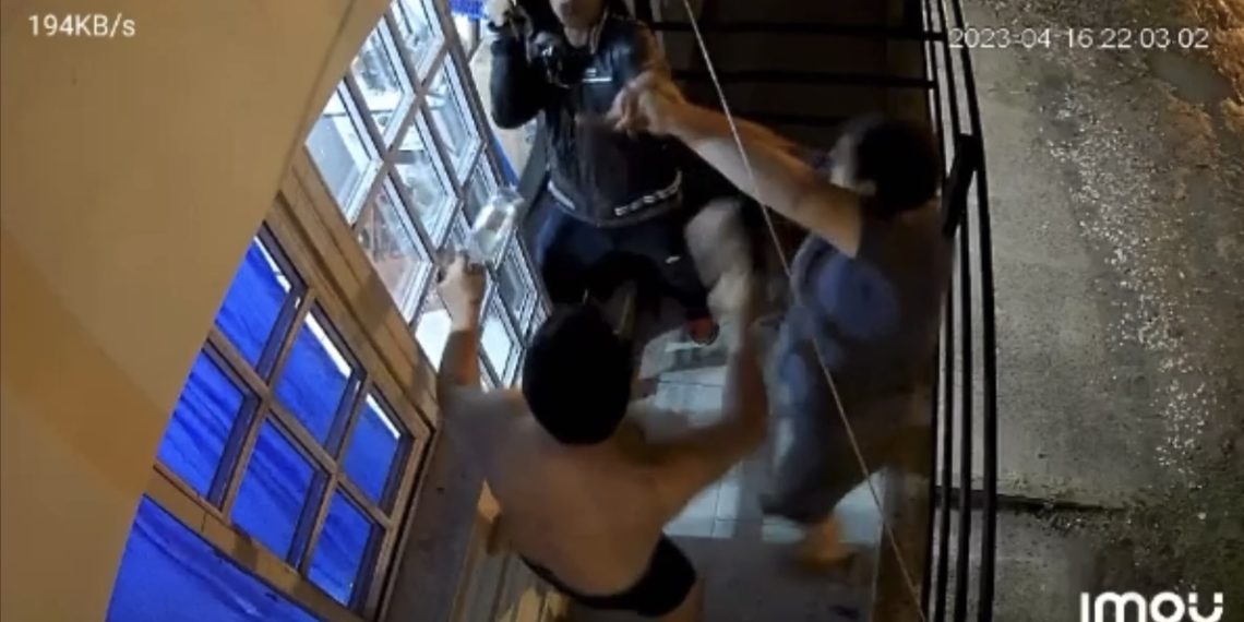 Delincuente ingresó a robar en un departamento e hirió a un joven (videos)