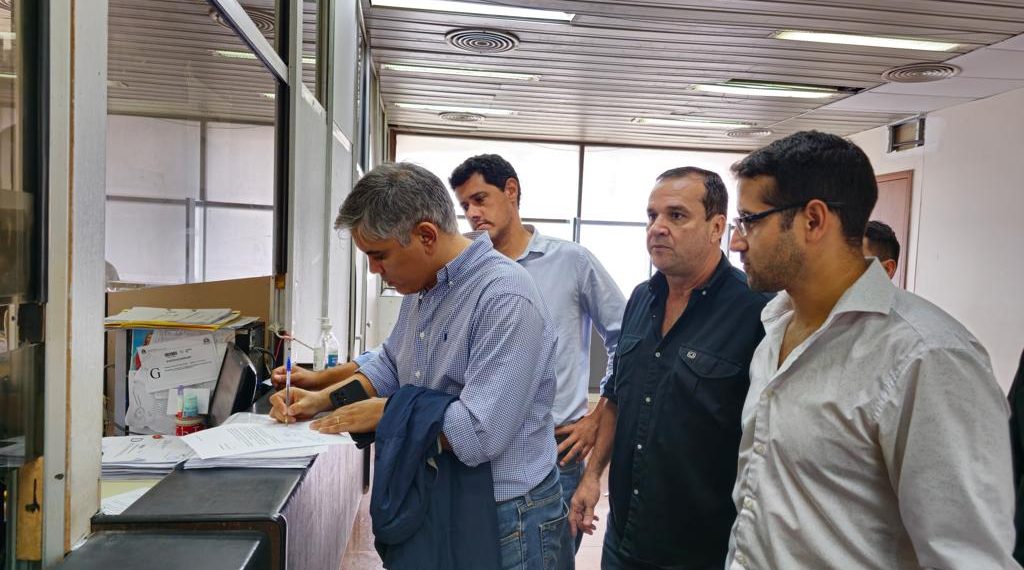 Freno al tarifazo: Miguel Montoya encabezó presentación de un pedido de marcha atrás a subas