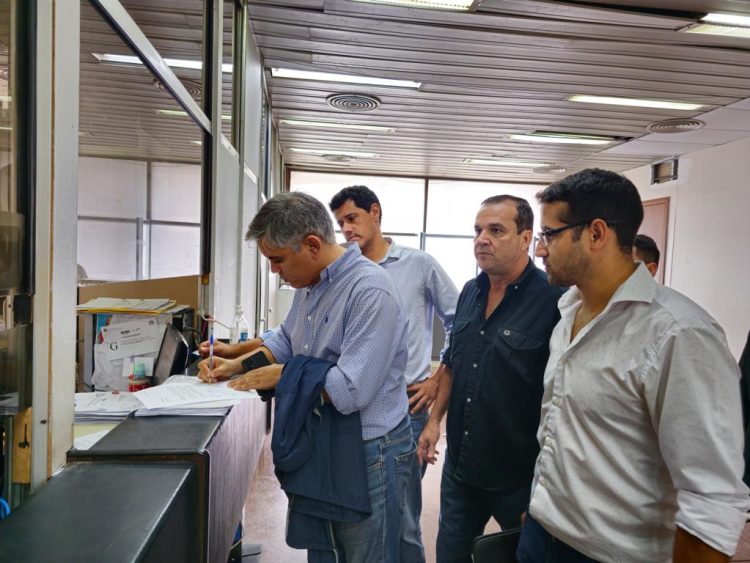 Freno al tarifazo: Miguel Montoya encabezó presentación de un pedido de marcha atrás a subas