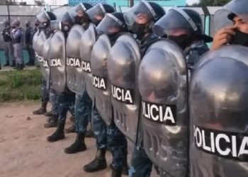 Un policía recibió un tiro en el brazo durante una charla sobre manejo seguro de armas