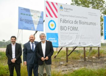 Filmus arribó a Formosa y firmó el inicio de obras de la fábrica de Bioinsumos
