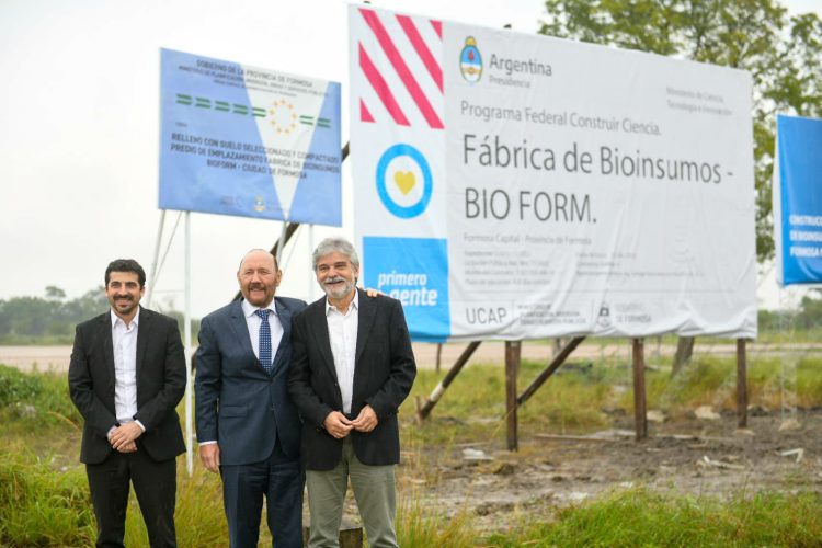 Filmus arribó a Formosa y firmó el inicio de obras de la fábrica de Bioinsumos
