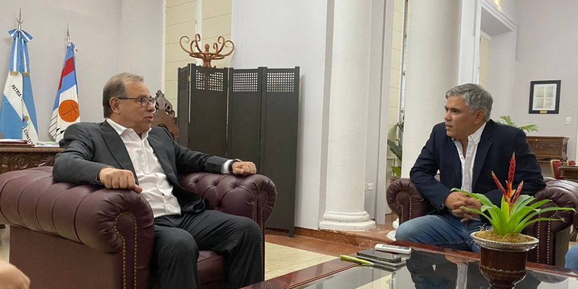 «Mono» Montoya, en modo candidato a intendente, escuchando experiencias «ligadas al transporte» en municipalidades de la región