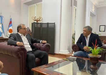 «Mono» Montoya, en modo candidato a intendente, escuchando experiencias «ligadas al transporte» en municipalidades de la región