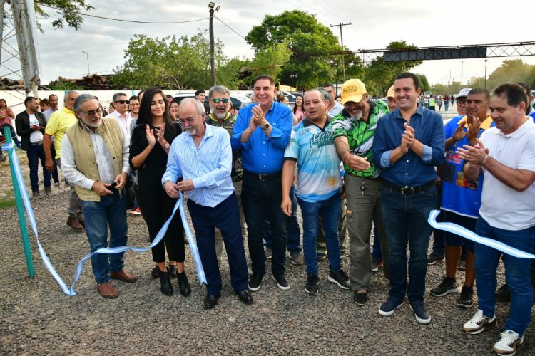 Jofré inauguró el Paseo del Río y el lugar atrajo a cientos de visitantes