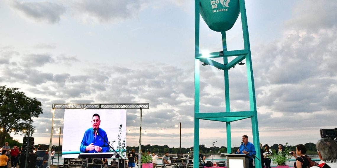 Jofré inauguró el Paseo del Río y el lugar atrajo a cientos de visitantes