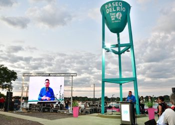 Jofré inauguró el Paseo del Río y el lugar atrajo a cientos de visitantes