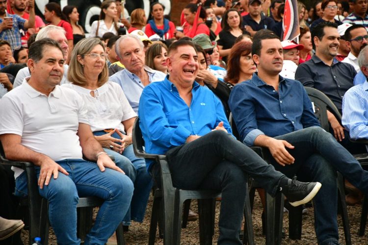 Jofré inauguró el Paseo del Río y el lugar atrajo a cientos de visitantes