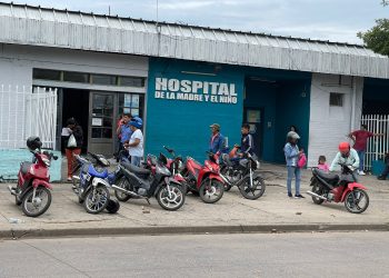 «El chico se le soltó a la madre y se metió debajo de la rueda trasera de la camioneta»