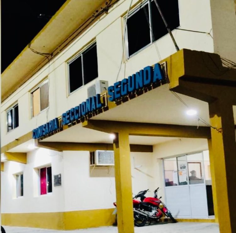 Apuntó con un arma de fuego a su pareja, ésta lo denunció y quedó detenido