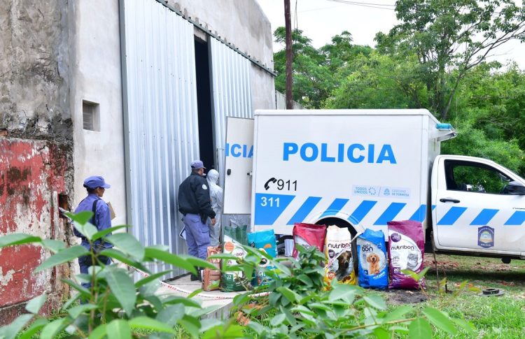 El homicida «limpió su puñal y siguió caminando por la vereda»